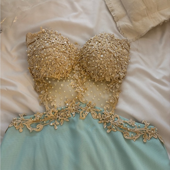 Elegant Strapless Gown in Blue and Gold - Picture 7 of 8